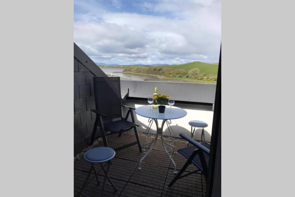 Clew Bay Balcony Views - Westport Quay Apt Apartment Bagian luar foto